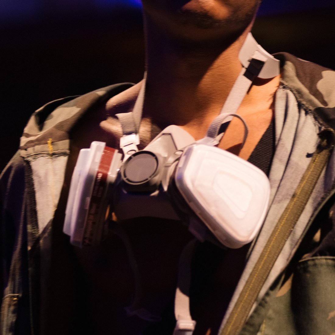 Set 04, the respirator worn at the neck