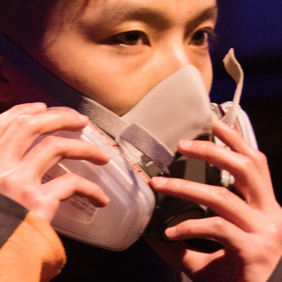 Set 03, the respirator worn on the face